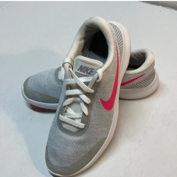 Nike Women's Gray and Pink Sneakers (Size 10) - Picture 1 of 8